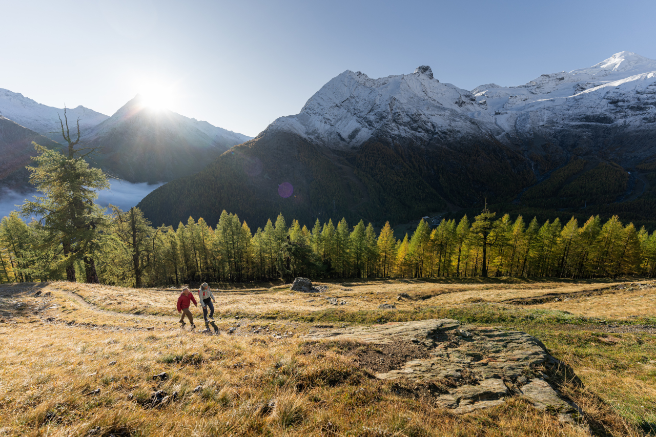 Wandern im Saastal in der Schweiz